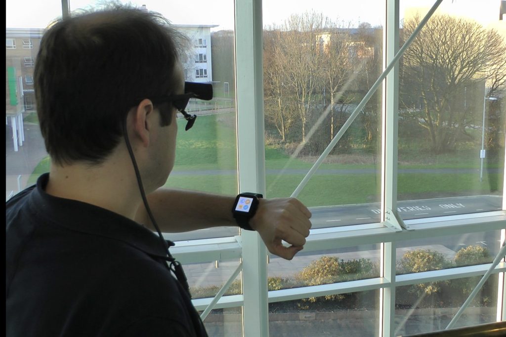 تقنية تتبع العين للتحكم في الساعة الذكية - عالم التكنولوجيا